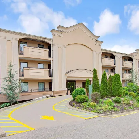 Travelodge by Wyndham Parsippany