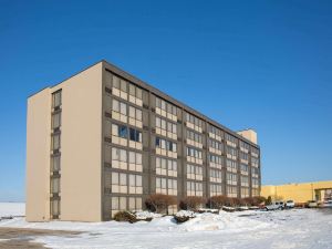 Ramada by Wyndham Cedar Rapids