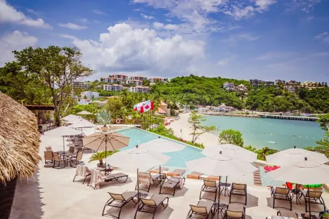 Binniguenda Huatulco & Beach Club