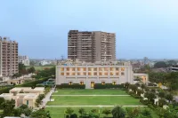 DoubleTree by Hilton Agra Hotels in Agra