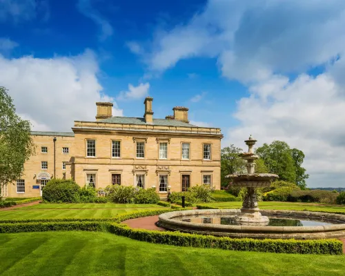 Oulton Hall Hotel, Spa & Golf Resort Hotels near ترينيتي ليدز