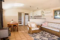 Hillview Cottages Hotels in Corndale