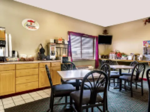 Super 8 by Wyndham Beresford Hotels in Beresford