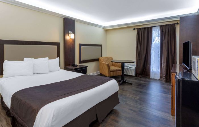 โรงแรม Travelodge โดย Wyndham Sarnia