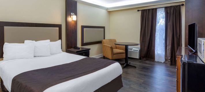 Travelodge by Wyndham Sarnia Hotels in Lambton County