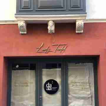 Lady Todd Hotel Exterior