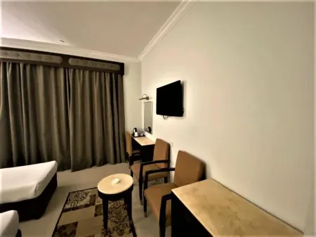 Signature Inn Hotel - Free Parking