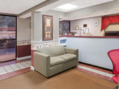 Travelodge by Wyndham Clarksville