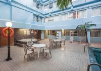 Comfort Inn & Suites - ที่มีสระว่ายน้ำ