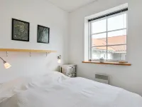 "Hunter" - 400m from the Sea