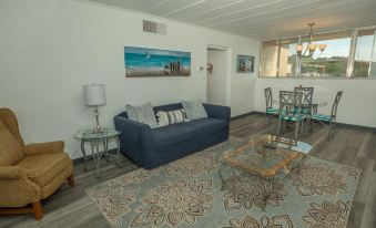 Sea Palm 1D is a 2 Br 1 Bath That is Pet Friendly and Sleeps 6 by RedAwning
