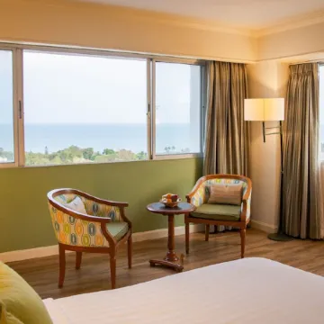 Hua Hin Grand Hotel and Plaza Отели рядом с достопримечательностью «Вана Нава Водная джунгля Хуа Хин»