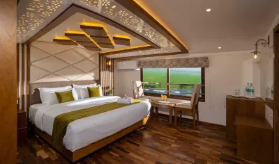 Honeymoon Houseboat