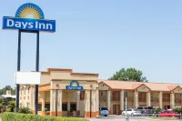 Days Inn by Wyndham Orange Hotels in Orange