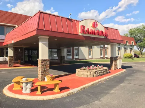 Ramada by Wyndham Albert Lea