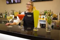 Best Western Plus Hovell Tree Inn - bar