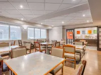 Comfort Inn & Suites University Hotels near Lions Park C train