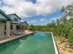 Spicewood Lodge w/Pool, HotTub