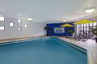 Days Inn by Wyndham Niagara Falls Near the Falls - Pools