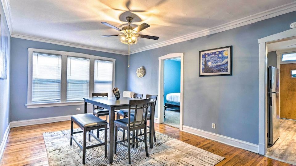 Historic Oak Park Apartment Near Dtwn Chicago