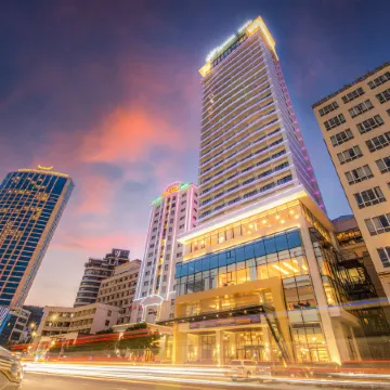 Hotel Soleil Halong, Trademark Collection by Wyndham Отели рядом с достопримечательностью «Бухта Халонг»