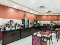 Wingate by Wyndham Lake Charles Casino Area - 朝食