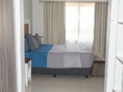 Lusaka Luxe: Your Private Oasis Awaits in the Heart of Zambia โรงแรมใกล้สนามบินลูซาก้า