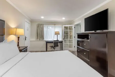 Best Western Carmels Town House Lodge