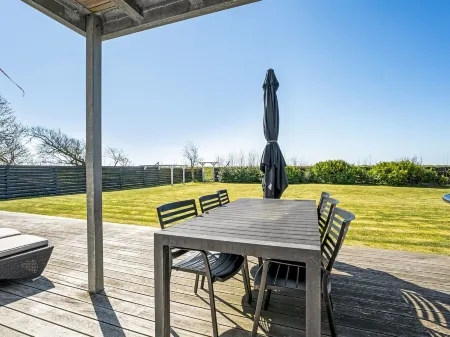 "Esme" - 30m from the Sea