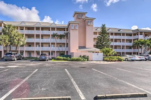 Jupiter Bay Condo w/ Pool < Half Mile to Beach! - Hot Tub