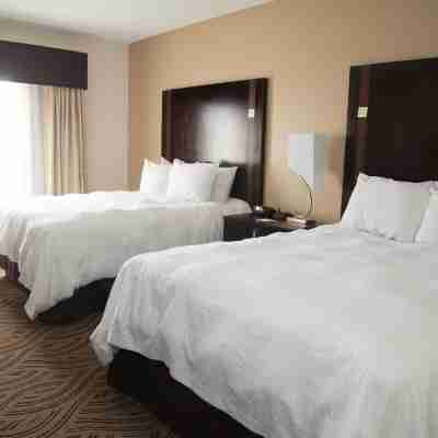 Hampton Inn & Suites Alpharetta Rooms