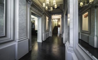 Hotel Noir