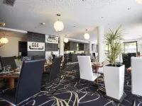 Kyriad Saint Quentin EN Yvelines - Montigny Hotels in Trappes
