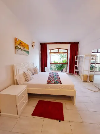 Beautiful studio apartment on a beach front   property and has 2 pools. Отели в г. Мсамбуэни