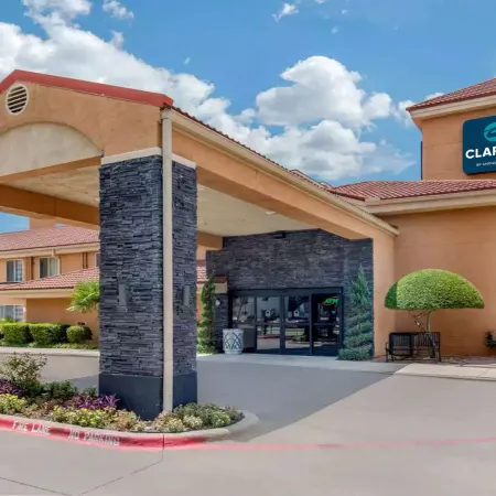Clarion Inn & Suites DFW North