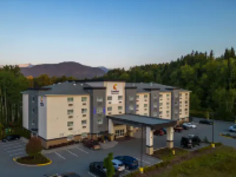 Comfort Inn & Suites Hotels in Terrace