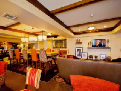 ハンプトン イン & スイーツ フレズノ フレズノのホテル