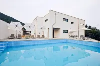 Wando (Bogildo) Blackstone Pension - piscine