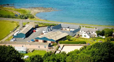 Woodland Bay Hotel Hotels near Sacred Hearts Of Jesus & Mary R C Church