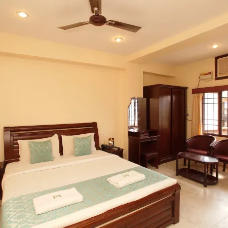 Lloyds Serviced Apartments, Near Music Academy