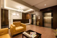 Hotel Paramount Suites & Service Apartments - 2-Star