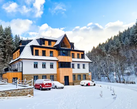 Mountain Bliss Lounge & Grill Terrace 派克波特斯耐茲庫酒店