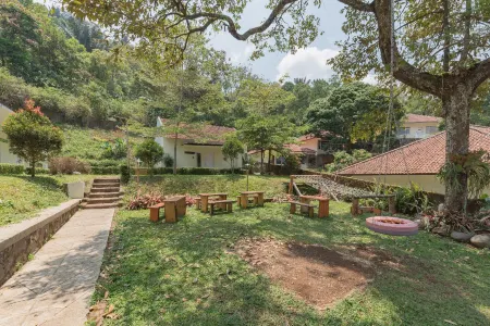 RedDoorz Resort Syariah Near d'Castello Ciater Subang