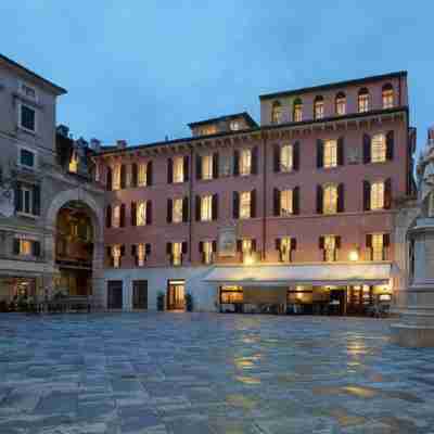 Lords of Verona Luxury Apartments Hotel Exterior