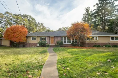 Wildflower by AvantStay Gorgeous Wine Country Home w Pool Bocce Ball Court Huge Yard