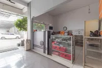 RedDoorz @ Merdeka Street Garut Hotel di Kecamatan Banyuresmi