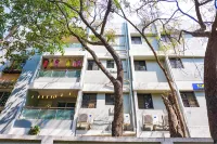 FabHotel Saffron Inn I - Nr Darshan Museum 푸네 호텔