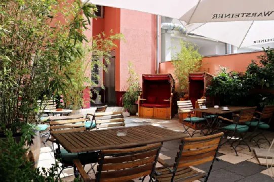 Air in Berlin Hotels near Berlin Zoological Garden