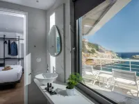 Made by the Sea Villas 12 Bdrm Hotels in Mades
