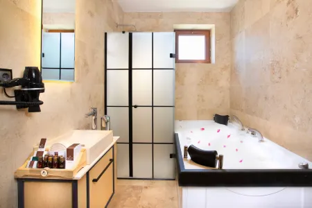 Acer Living Home Cappadocia Отели рядом с достопримечательностью «Yunak Spa at Yunak Evleri Cave Hotel»